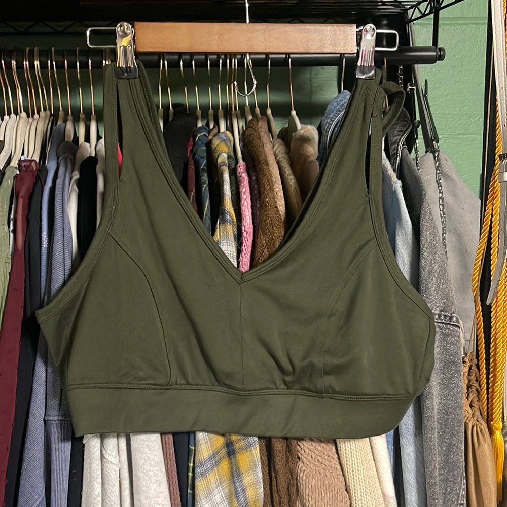 Cut out strap Sports bra